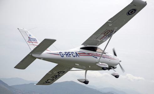 CINCO CURIOSOS ACCESORIOS PARA UTILIZAR DURANTE EL VUELO